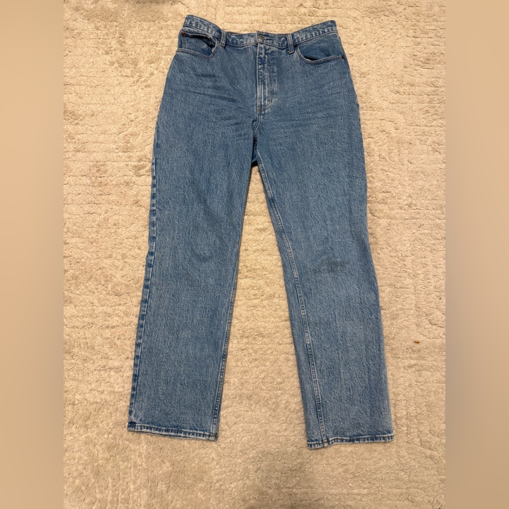Abercrombie Ultra High Rise 90’s Straight Jean - 31